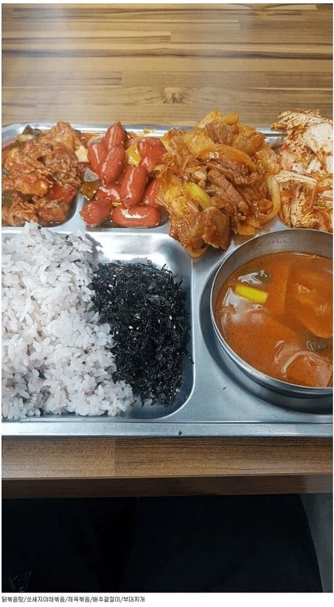 싱글벙글 죽은 병장도 벌떡 일으킨다는 메뉴