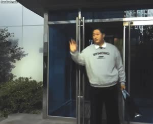 실버 버튼으로 치킨투척당한 사건 패러디한 이대호