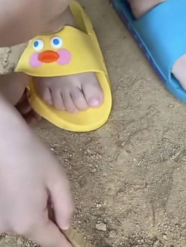 1709162988488466.jpeg 아들이 신은 슬리퍼를 본 엄마........jpg